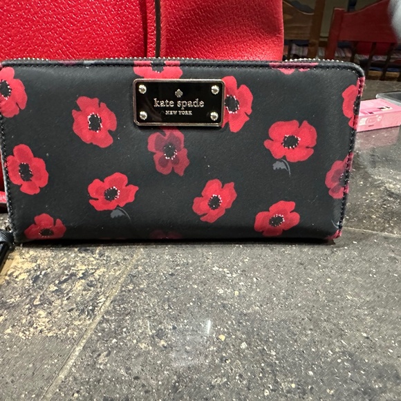Kate Spade Wallet - Picture 1 of 3